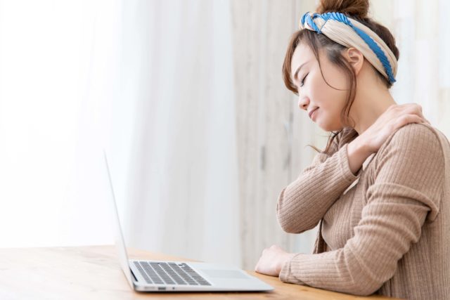 眼精疲労による肩こり・腰痛